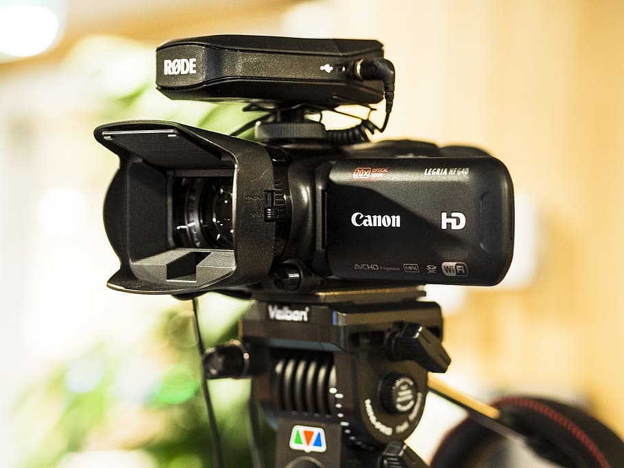 Agfa Canon ELURA100A Mini DV Video Camcorder 20x Zoom 800x Digital Parts or Repairs 
